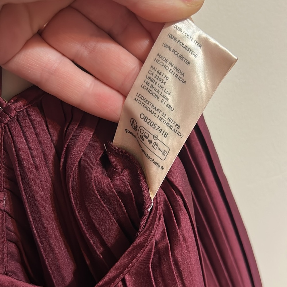 By Anthropologie Sleeveless Plissé Jumpsuit Wine Size XL - Picture 9 of 9